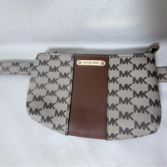 Michael Kors Women's Cream and Tan
Belt Bag - Picture 5 of 14